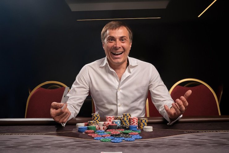 Sakong gameplay interface on gowin789 apk showing player cards, betting buttons, and live croupier